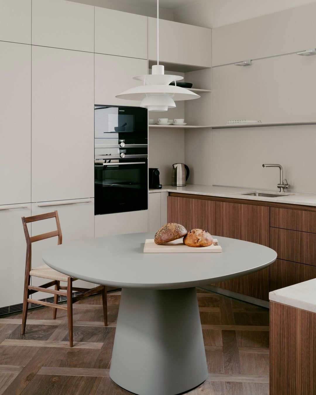 2. Madera oscura con electrodomésticos integradospuntocero cocina de bulthaup madrid