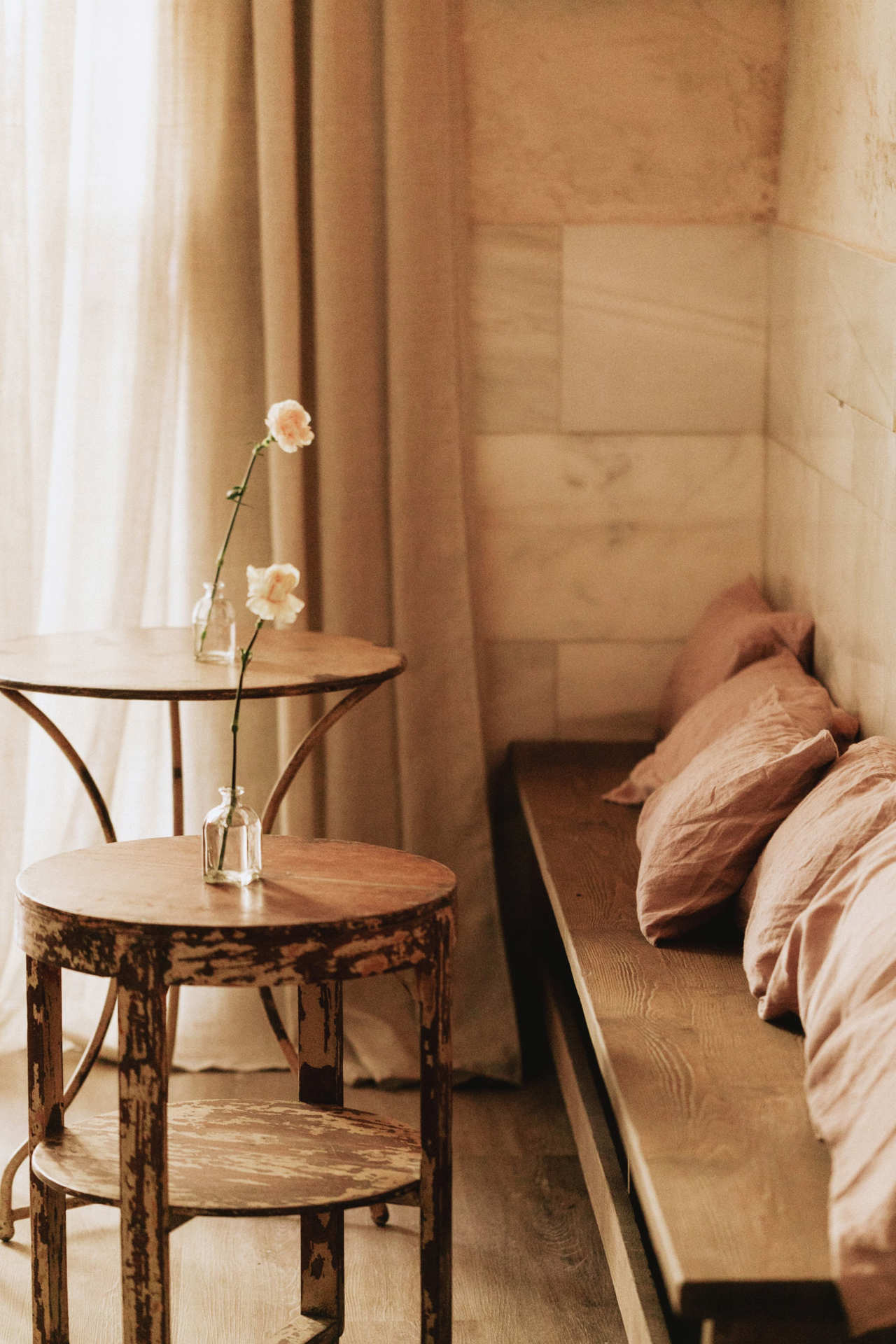 Flores, muebles vintage, velas y mucho más en la Bucólico Bakery.