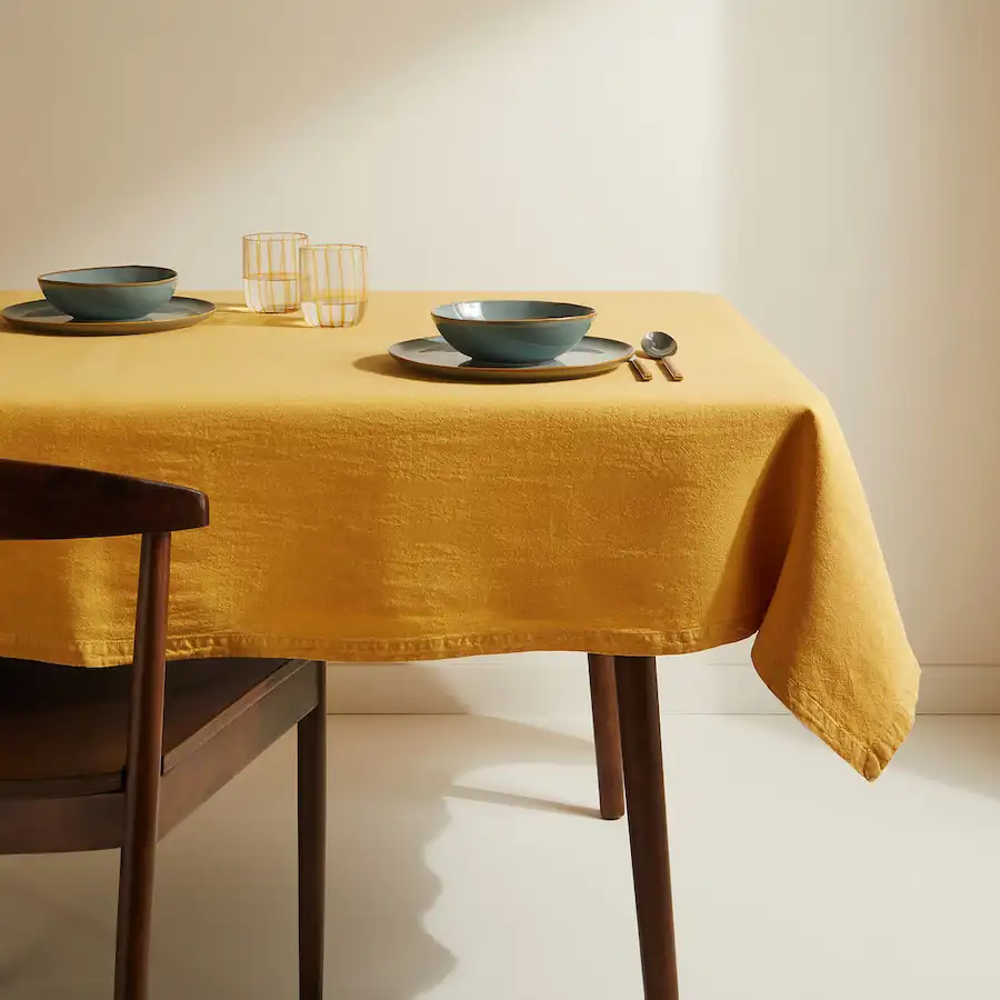 mantel en color mostaza