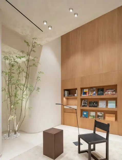 Librería de madera massimo dutti 