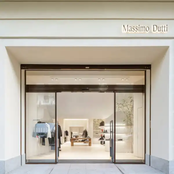 Ayer entré a Massimo Dutti a por una parka y me enamoré de su diseño interior elegante, minimalista y natural