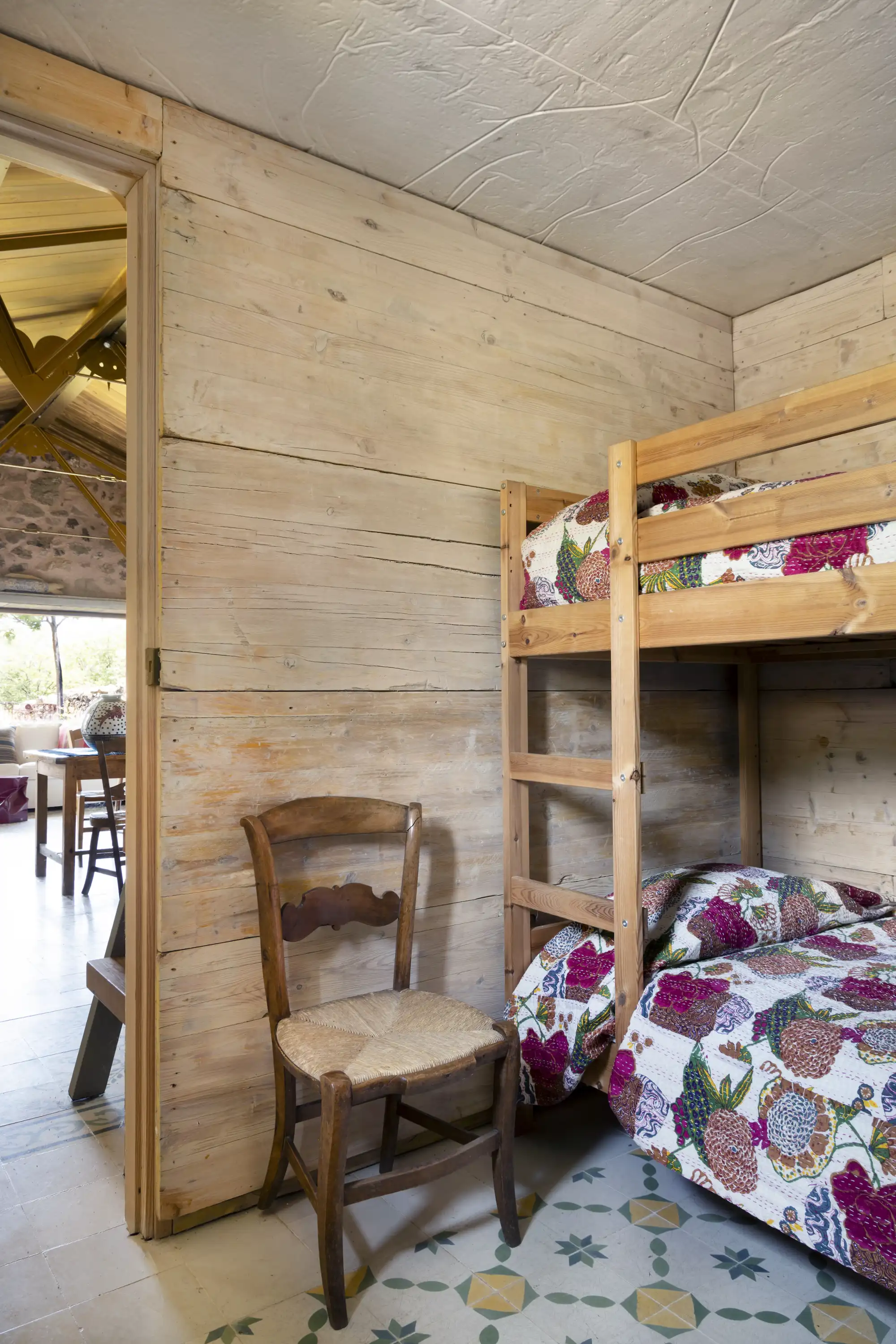 dormitorio infantil madera casa Ine´s Benavides