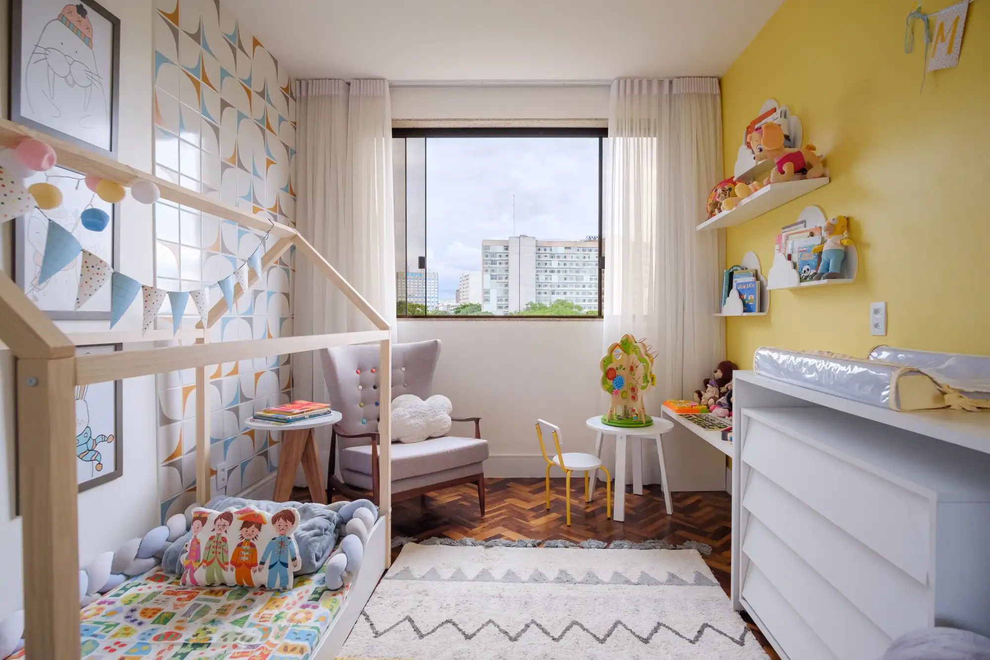 habitación infantil en amarillo