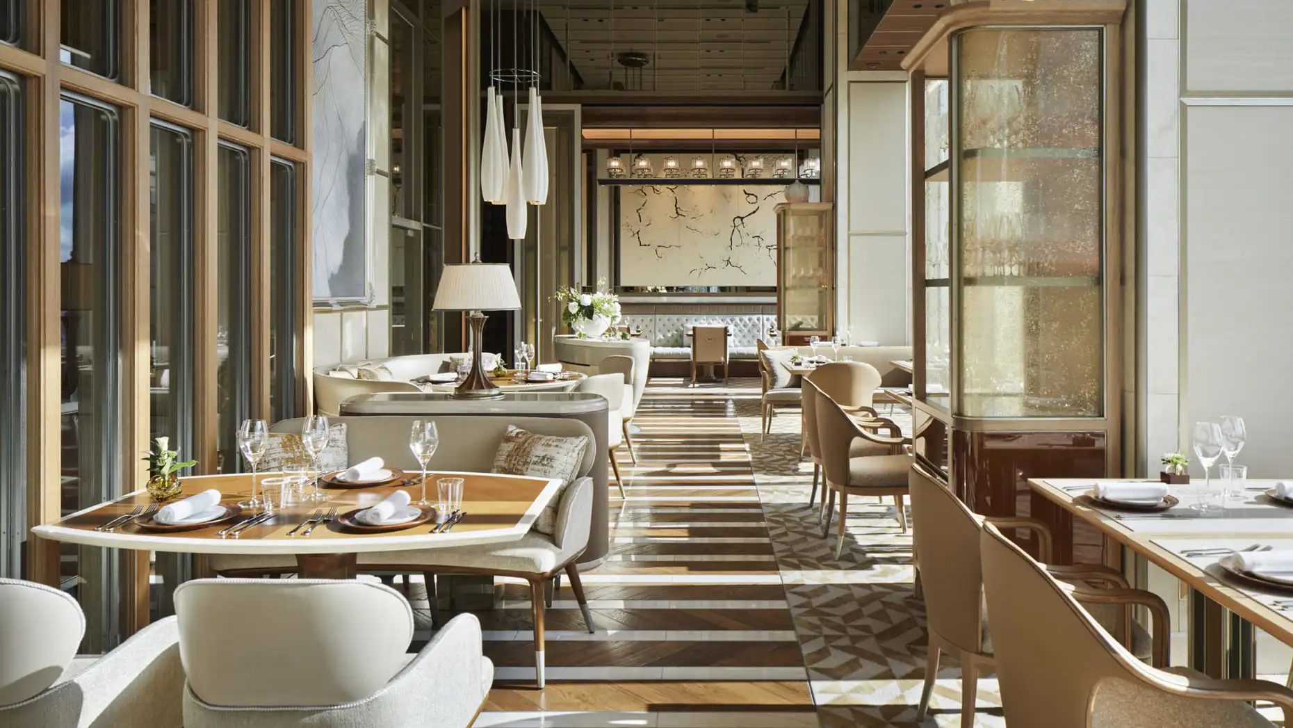 Est, el restaurante de cocina francesa en Four Seasons Hotel Tokyo, at Otemachi.