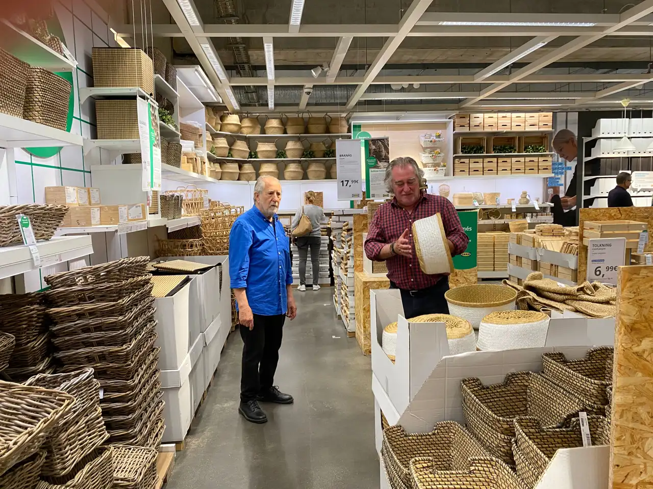 Fernando Amat en una tienda de IKEA