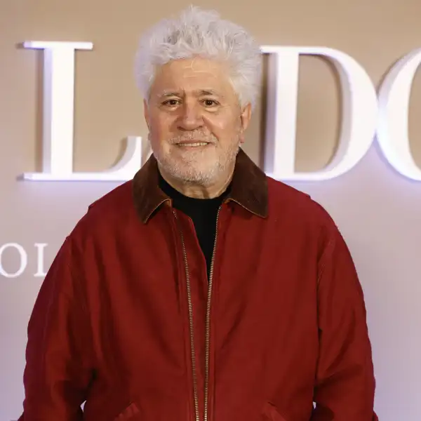 Así sería la cocina de película de Pedro Almodóvar: tradicional, colorida y atemporal