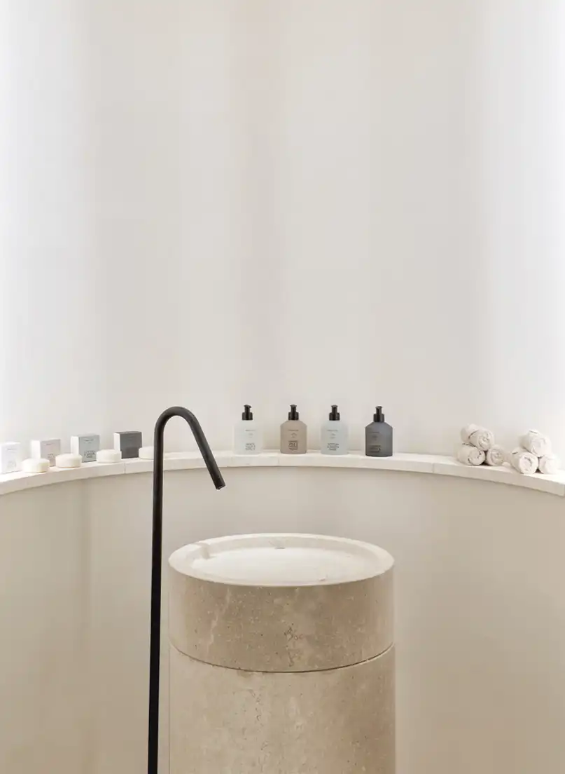 Tienda minimalista Massimo Dutti 