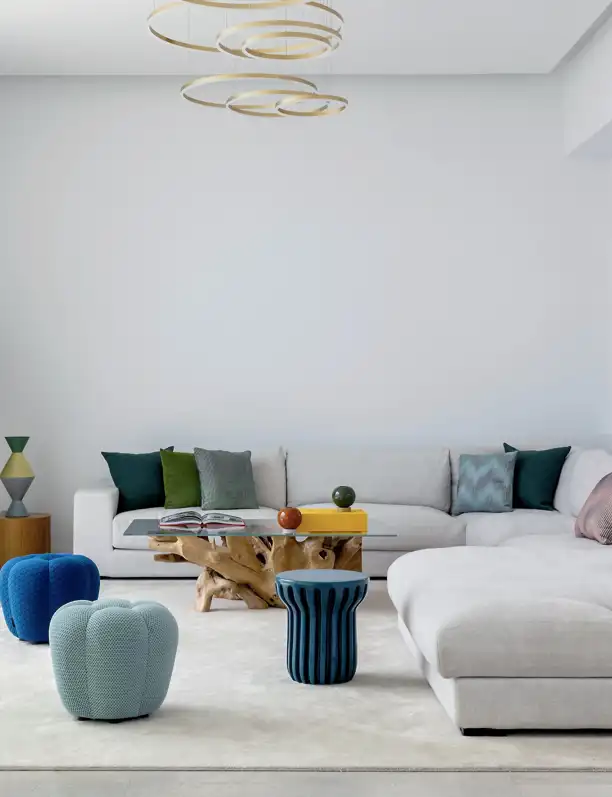 Una casa en blanco impoluto con toques de color que transmite elegancia, comodidad y tranquilidad