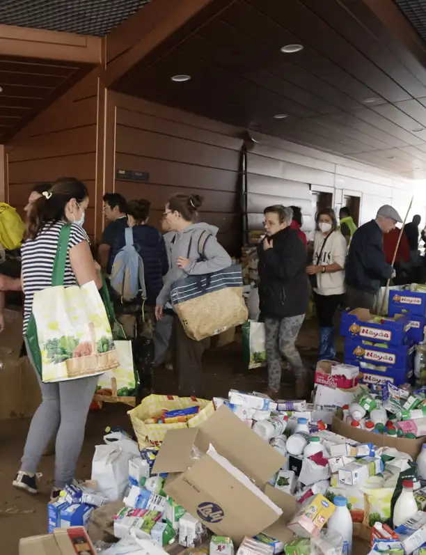 Cómo ayudar a las víctimas de Valencia tras la DANA: qué donar y dónde, voluntarios y canales oficiales