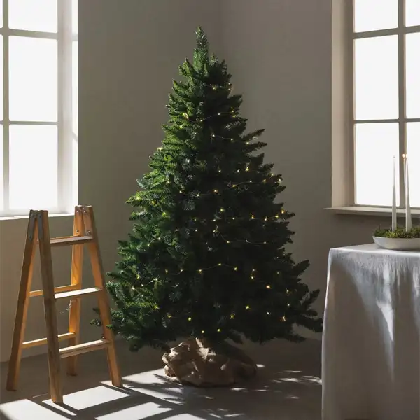 asi es como debes colocar las luces en el a rbol de navidad