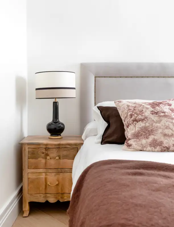 El Corte Inglés se adelanta al Black Friday con esta cómoda para la habitación de matrimonio: 'antigua', natural y luminosa