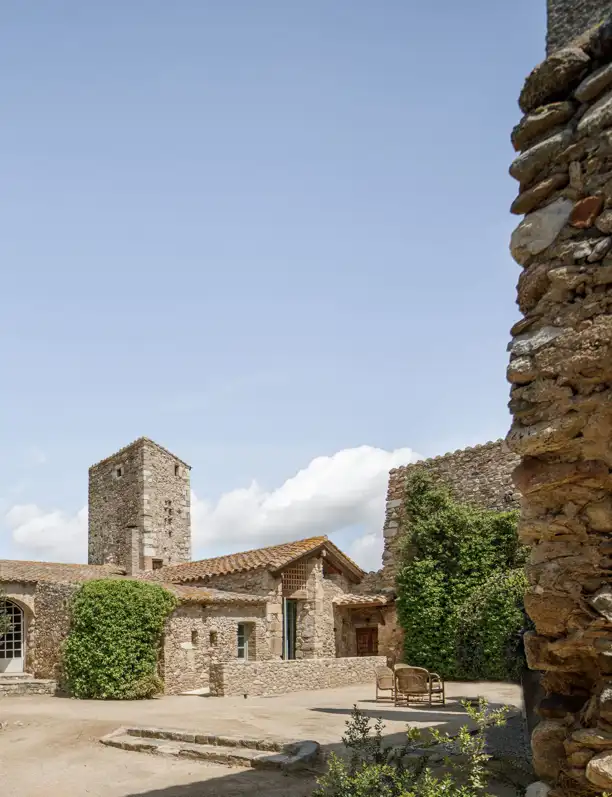 Hotel boutique Castell de Vallgornera, o cómo es el interior del castillo más idílico de la Costa Brava