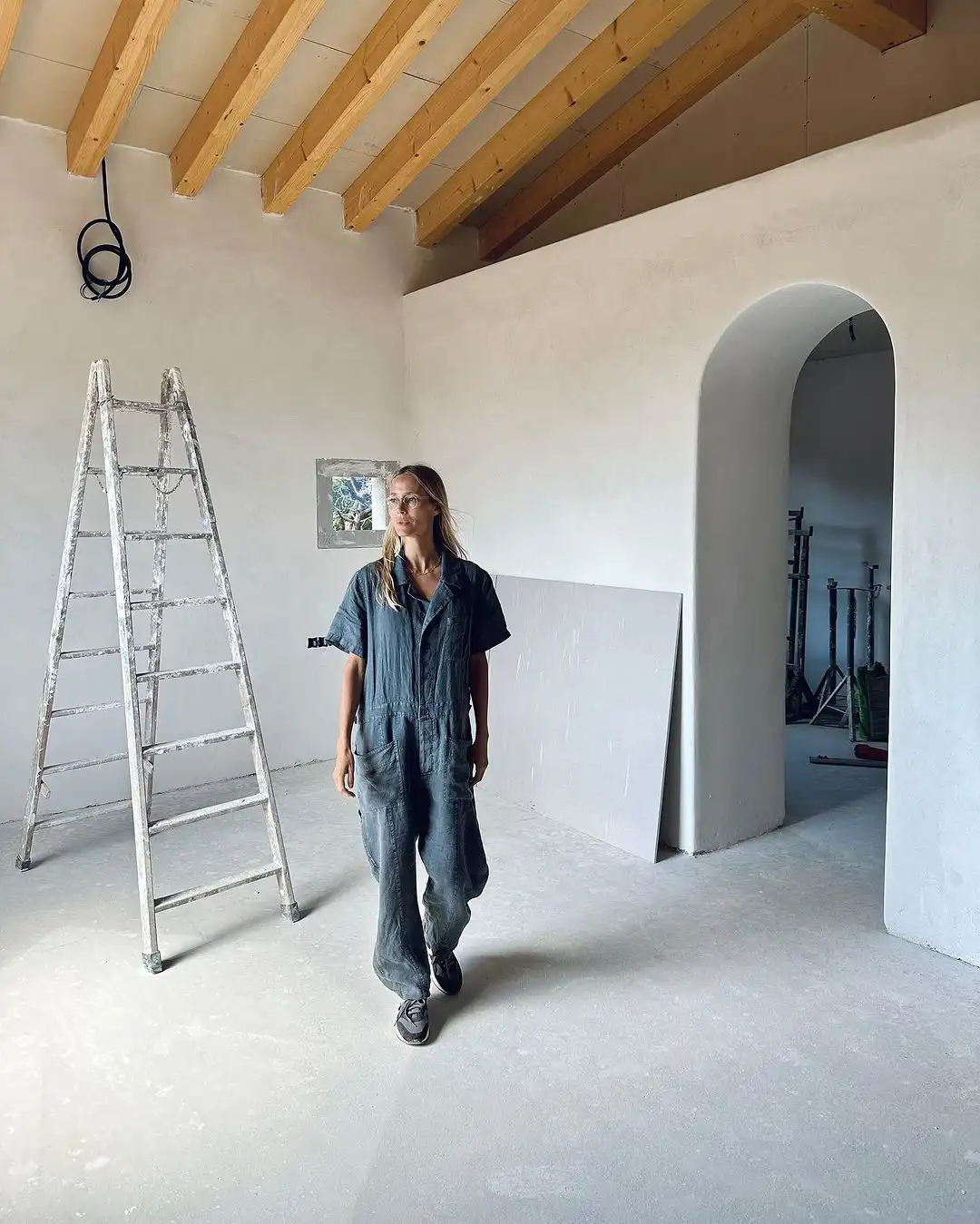 Vanessa Lorenzo en la construcción de su casa de campo andorra