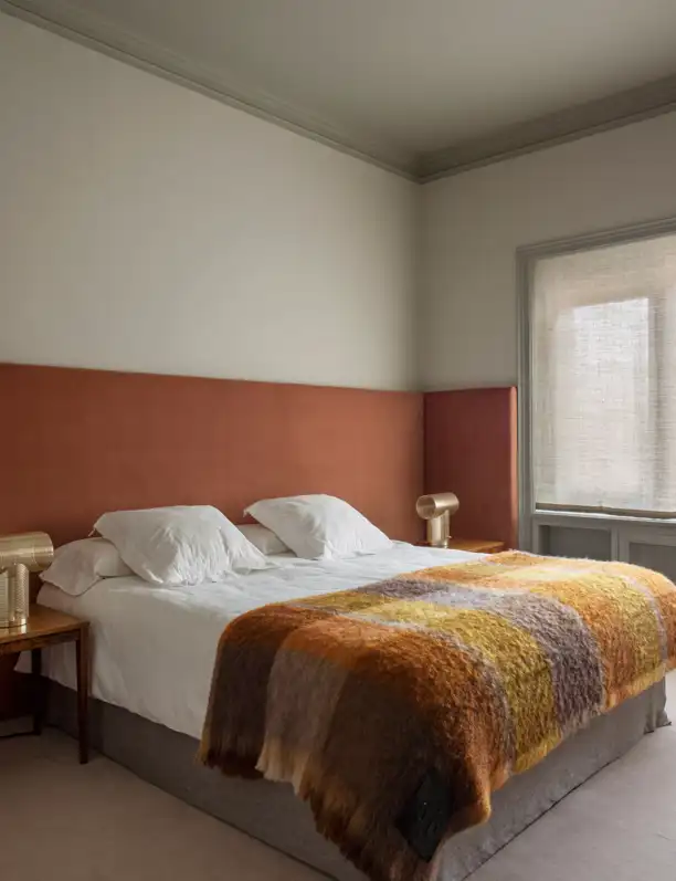 5 mantas con estampados de colores elegantes para decorar el sofá y la cama durante el día y abrigarte por las noches