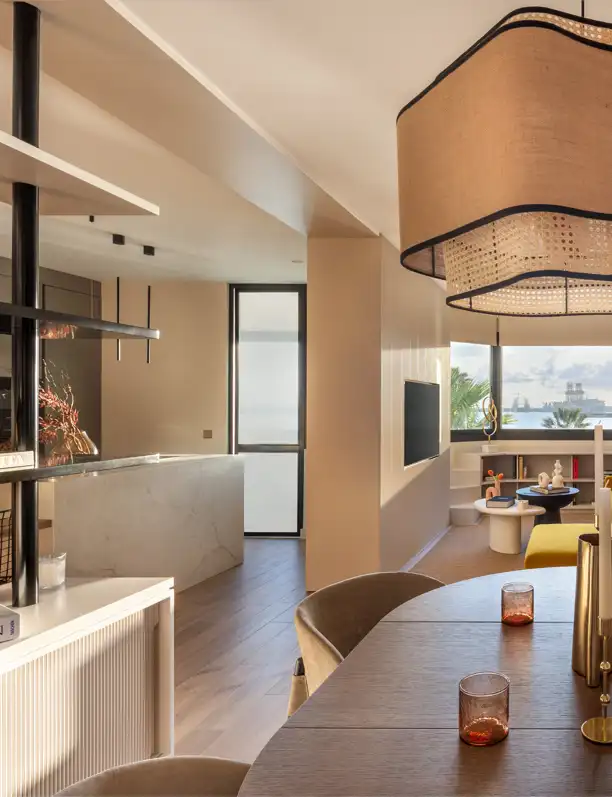 Quédate con la decoración contemporánea, fresca y atemporal y el mobiliario a medida de este apartamento de Las Palmas
