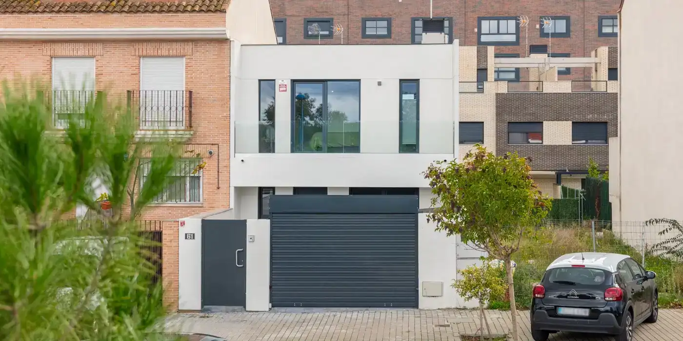 Casa adosada de dos plantas en Leganés, Madrid, de Modular Home