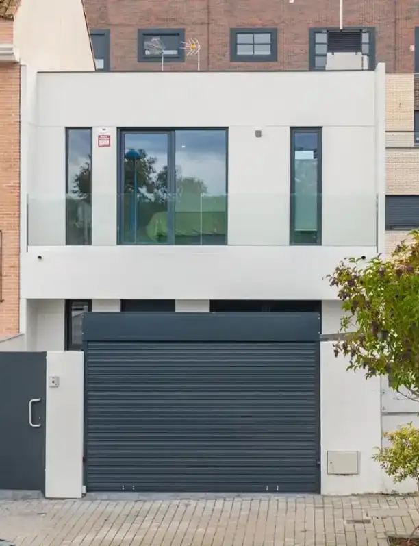 Casas prefabricadas en España de hormigón y madera: cómo son, calidades y precios en 2025