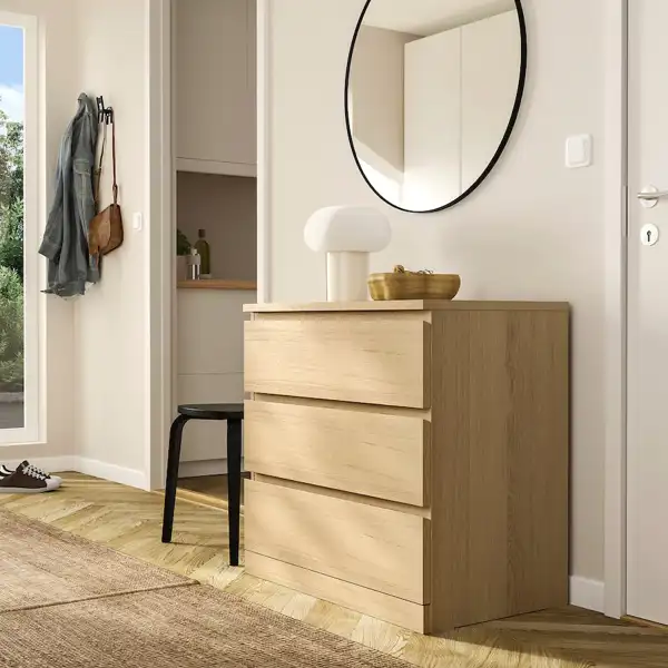 IKEA lanza una nueva cómoda de 3 cajones: con color relajante y de estilo tradicional para el dormitorio