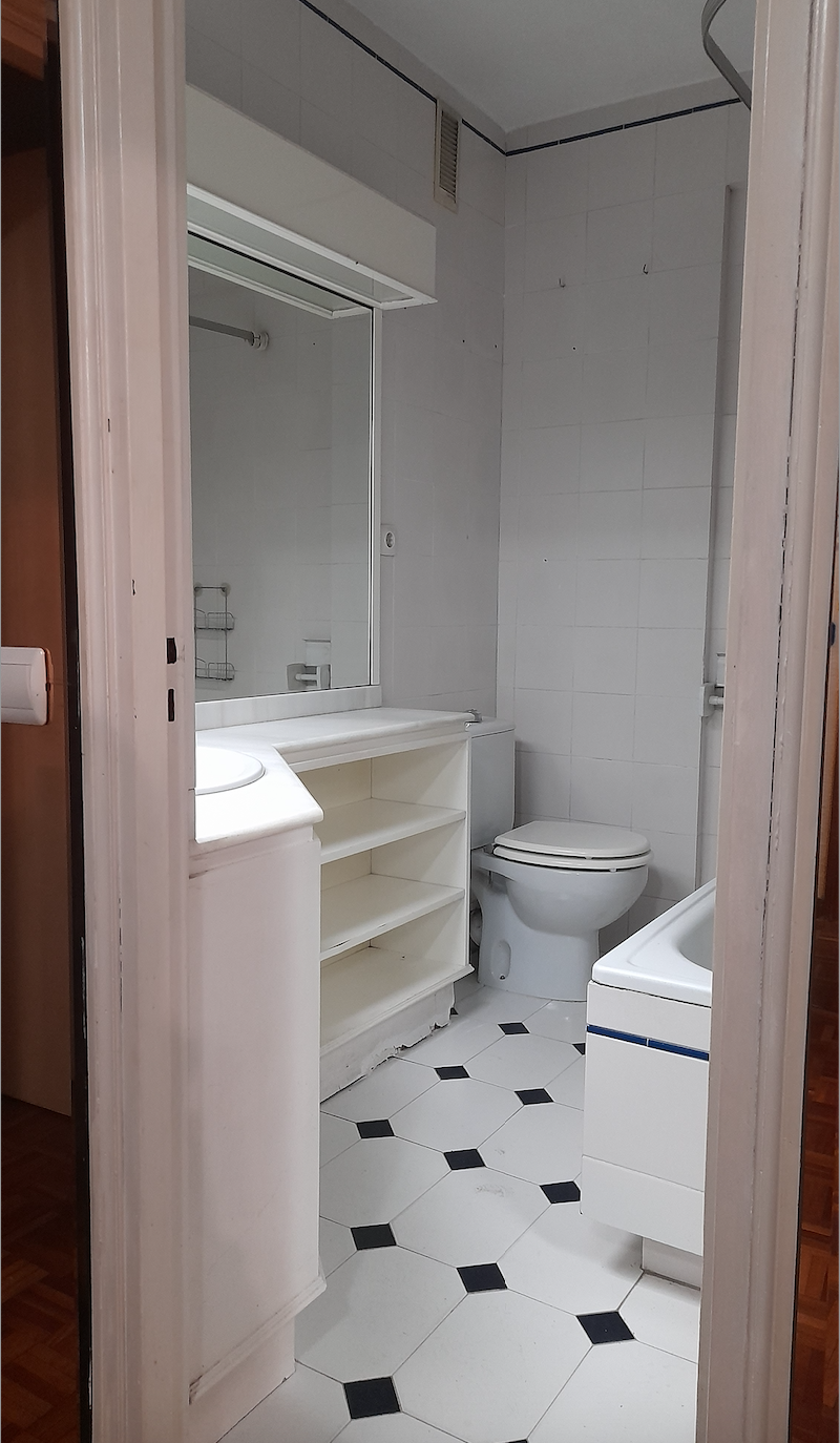 Baño: con poco espacio para moverse