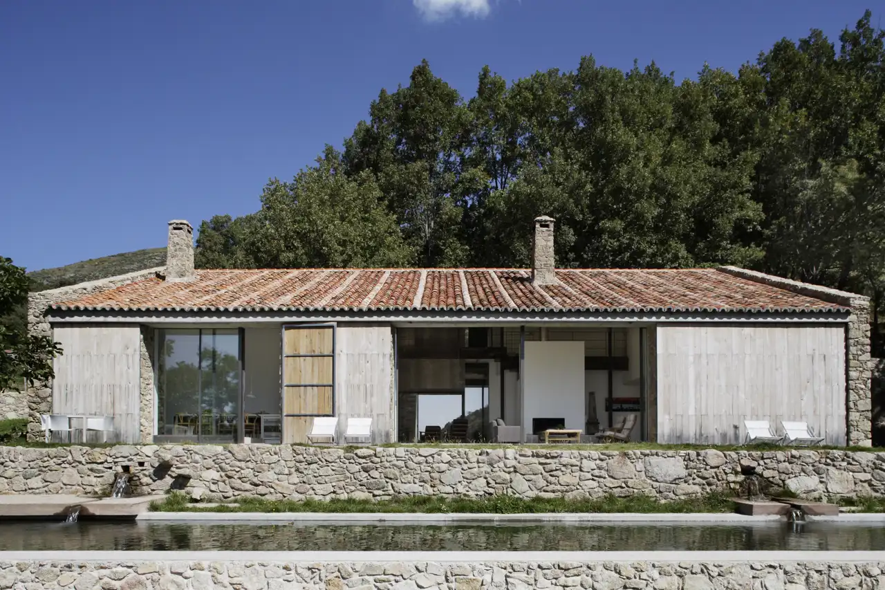 Rehabilitación de una finca en Extremadura. Arquitectura, interiorismo y construcción: Ábaton 