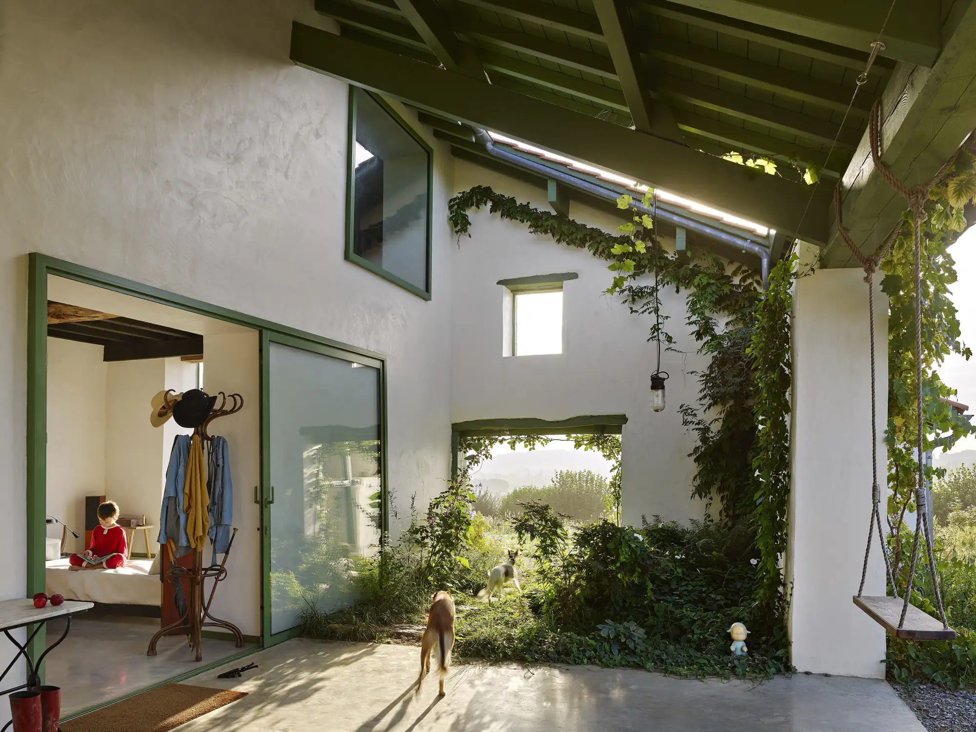 Esta es la terraza orientada al sur, un espacio híbrido entre interior y exterior