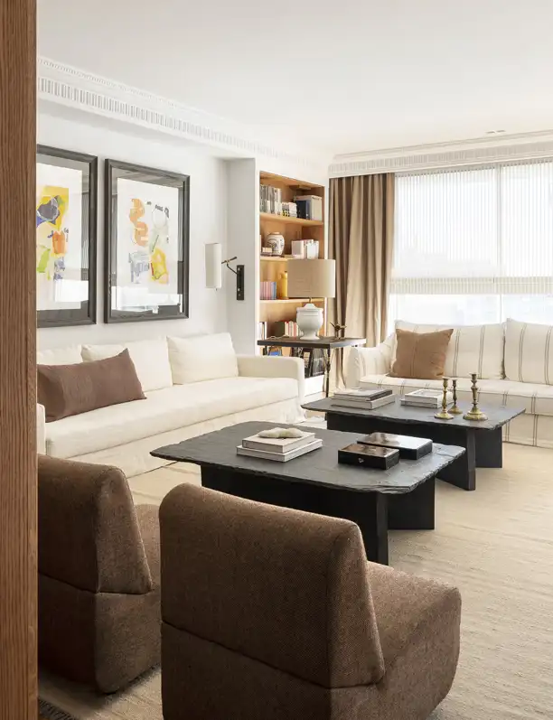 Mocha Mousse: cómo llevar el color Pantone del año 2025 a la decoración de una casa clásica y cálida