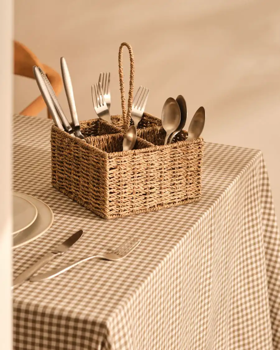 cesta para los cubiertos