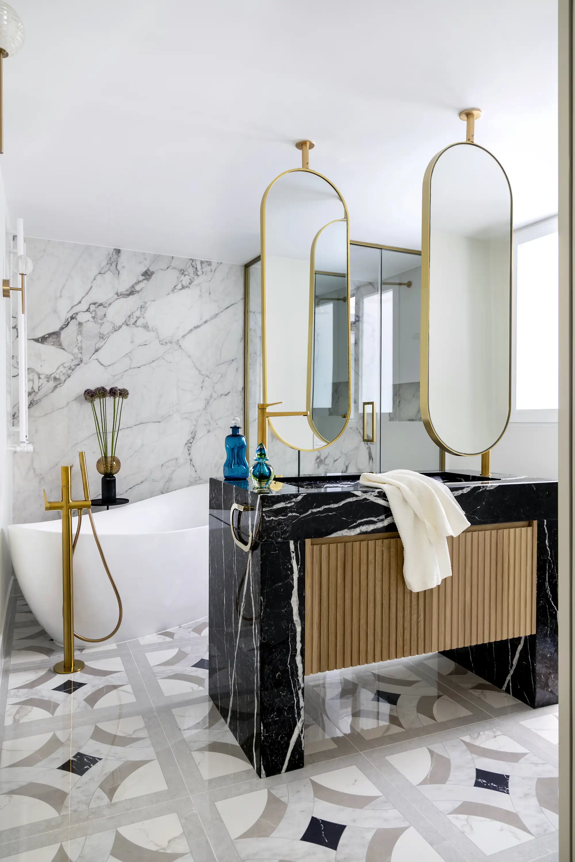 Baño con suelo hidráulico