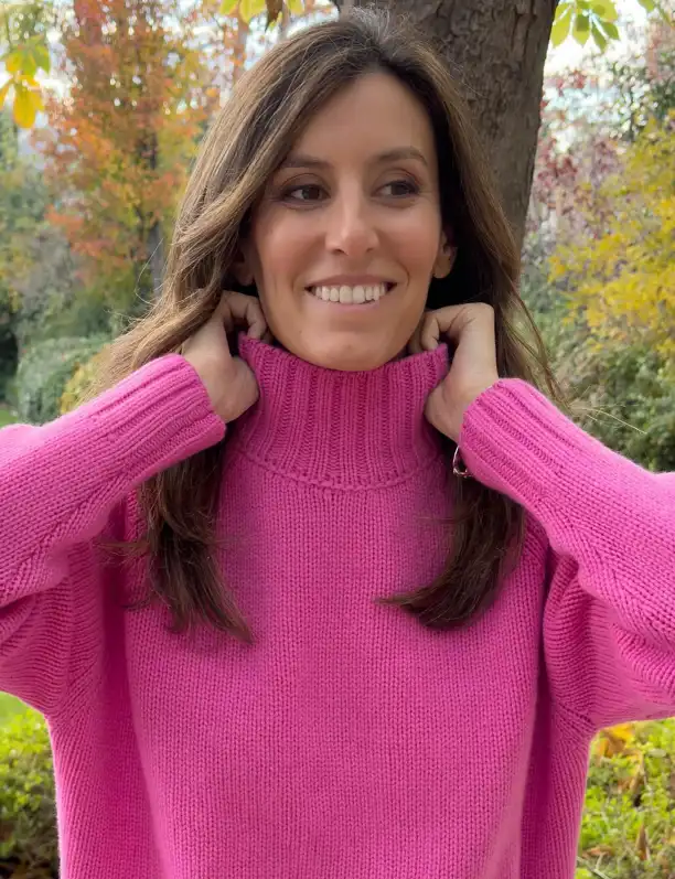 Ana Boyer se despide del mantel tradicional en Navidad y acierta con la alternativa elegante y luminosa que ocupa poco