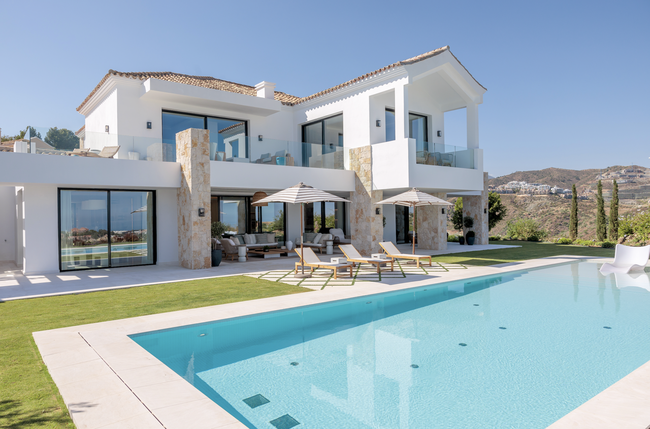 fachada casa estilo mediterraneo en malaga