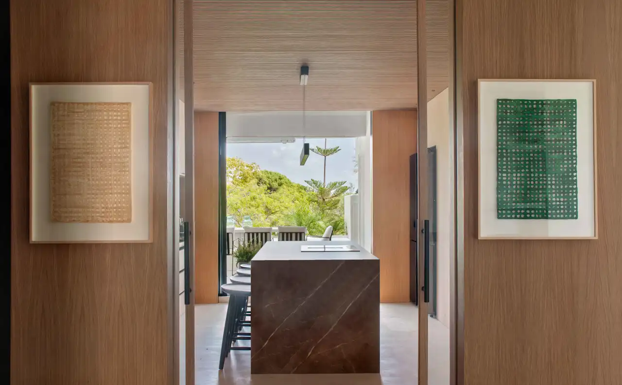 Una cocina con carácter, diseño y mucha madera