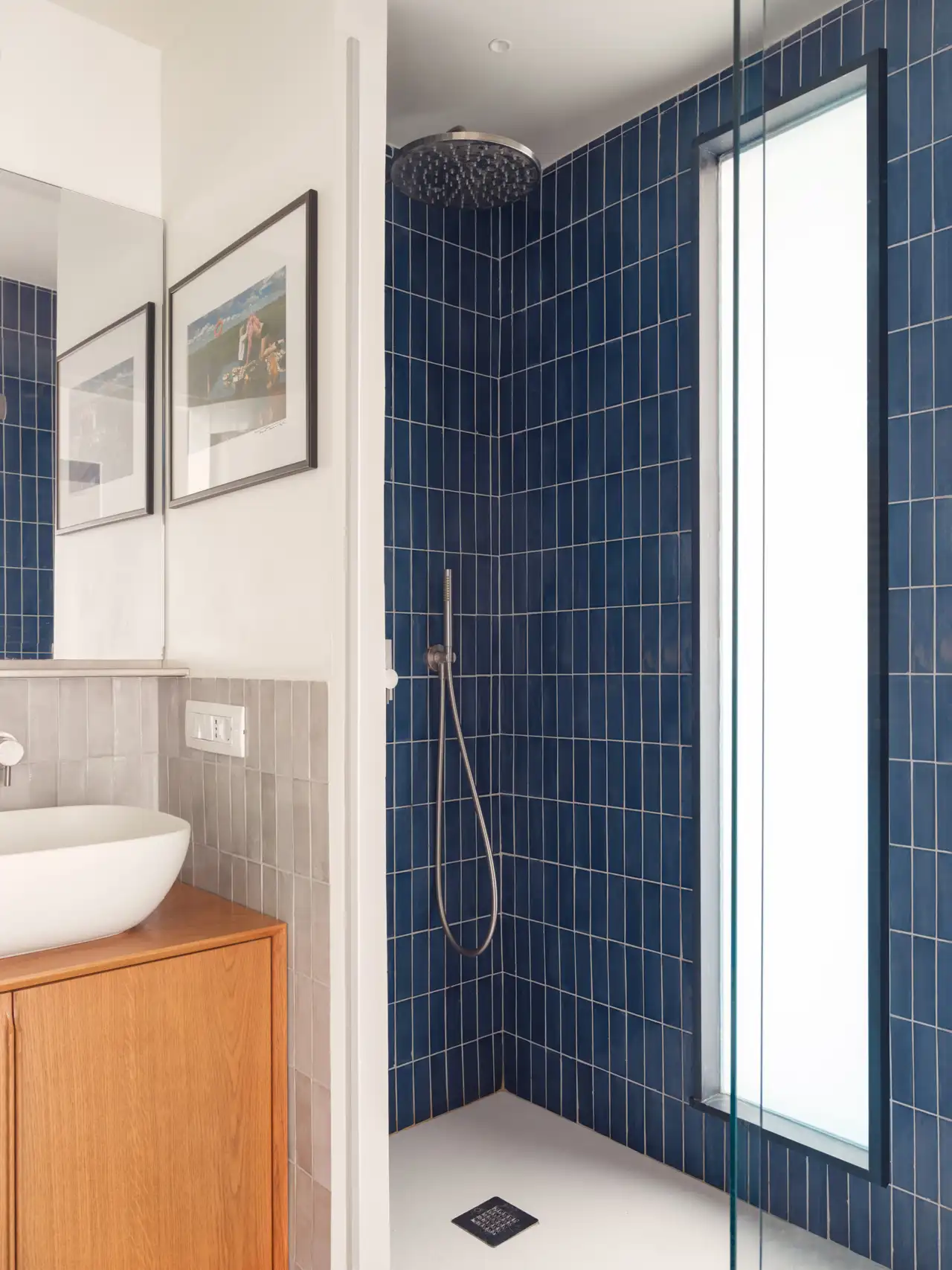 Lavabo, de Ceramica Globo. Azulejos, de Marazzi.