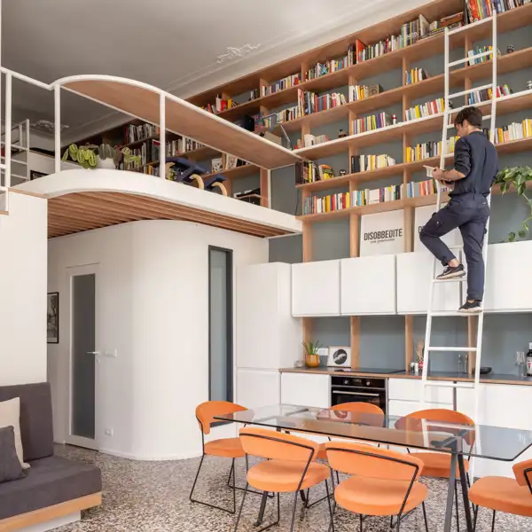 Este loft ubicado en un palacio italiano presume de un diseño multifuncional y creativo