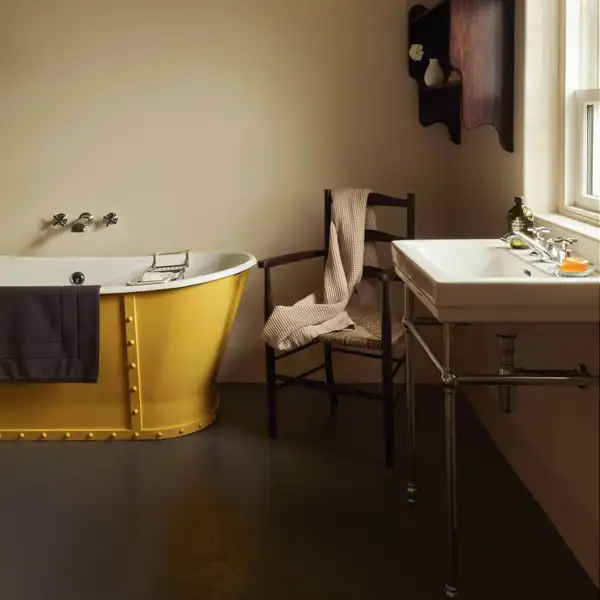 Así es el taburete para el baño más buscado: de Zara Home, de madera y la solución para pisos pequeños