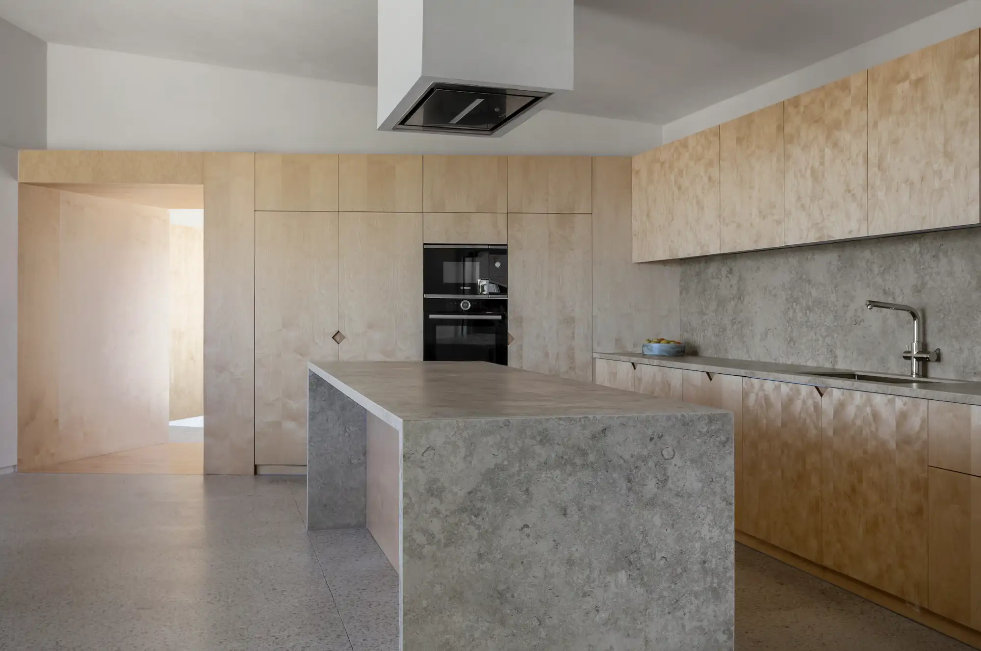 cocina con isla muebles madera