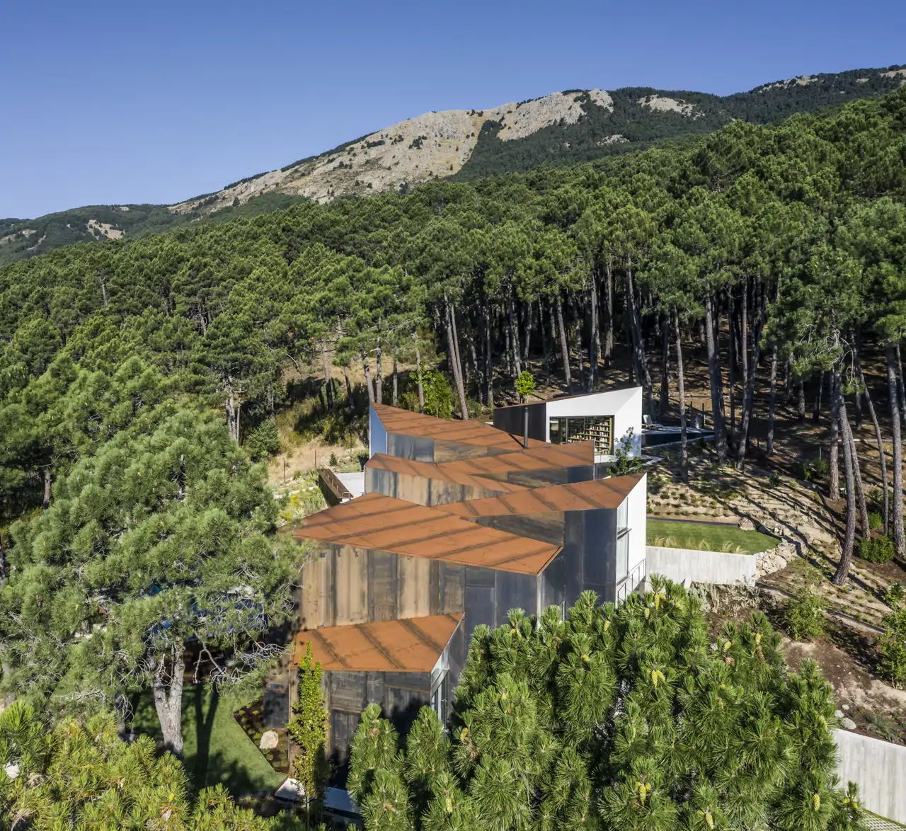 Pedro Almodóvar ha rodado en este casa, proyectada por Aranguren + Gallegos, parte de su última película: 'La habitación de al lado'