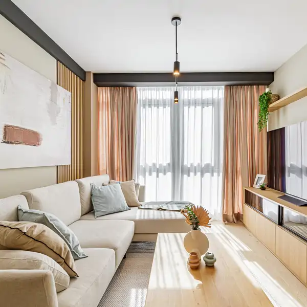 Entramos en el primer piso (70 m²) de un joven soltero: estilo moderno, muebles a medida y un elegante toque masculino