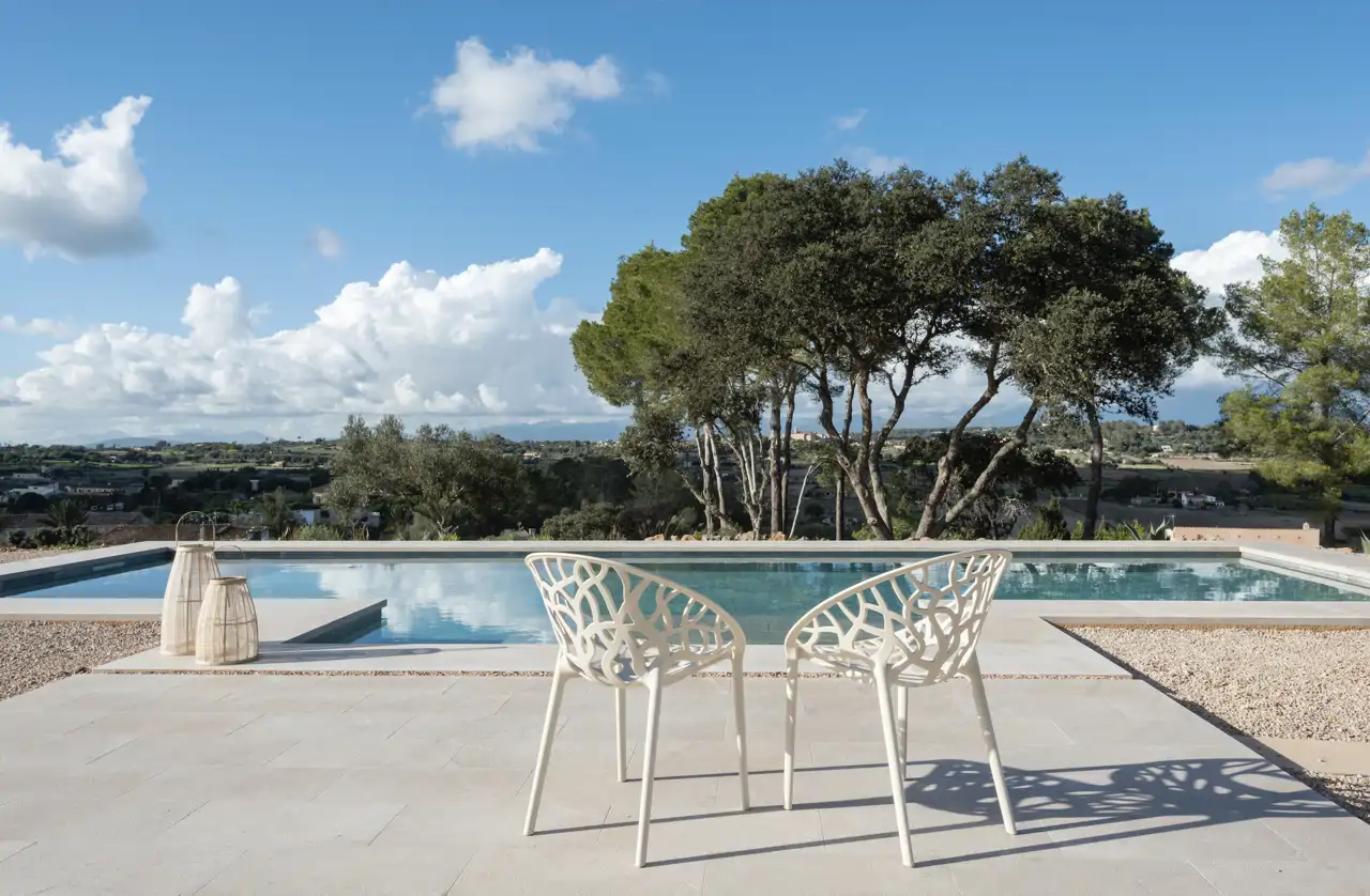 zona piscina con panoramica paisaje