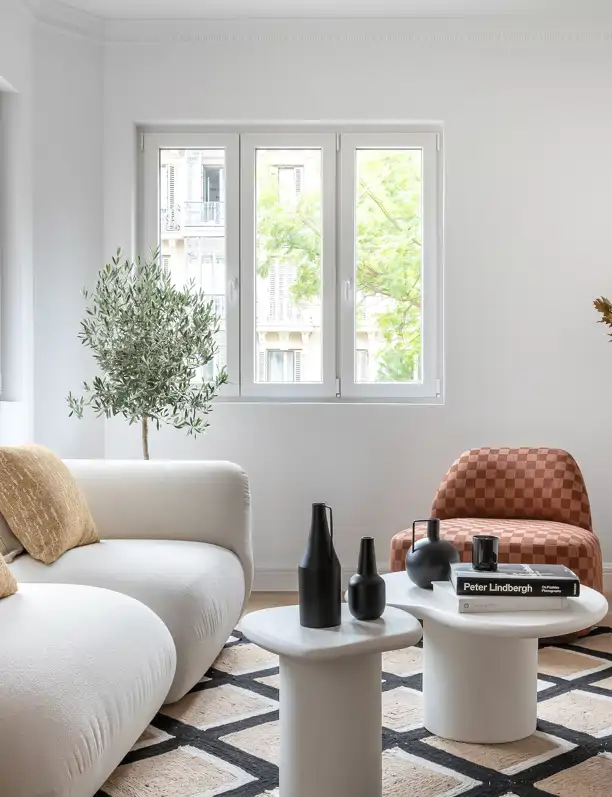 El color rosa se apodera de la cocina de este piso de Madrid: con ideas sobre cómo sacar partido a cada rincón, añadir luminosidad y mezclar estilos
