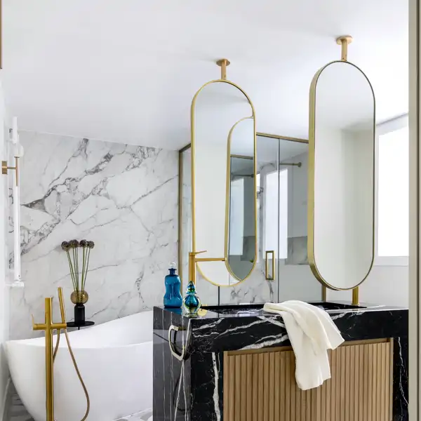 Baño con suelo hidráulico