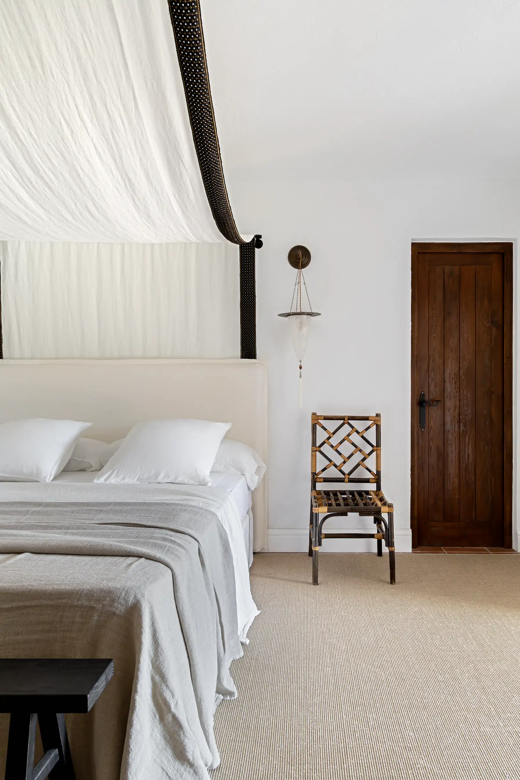 Dormitorio con dosel casa andaluza