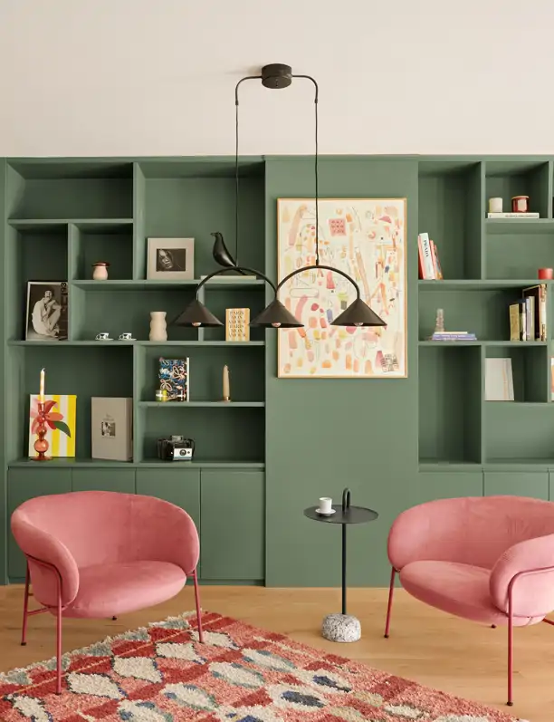 Así es el piso de un productor de fotografía de moda: una vivienda que respira alegría, creatividad y elegancia