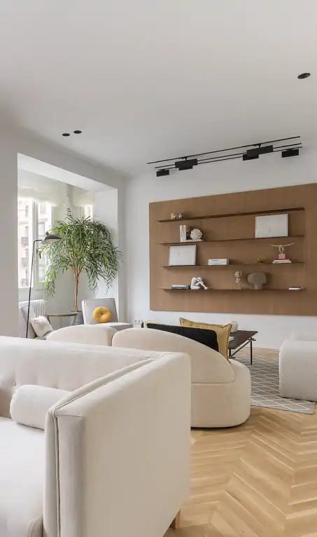 Así de elegante y lujoso queda un piso al recibir una reforma y home staging: con cocina abierta, colores neutros y grandes ideas