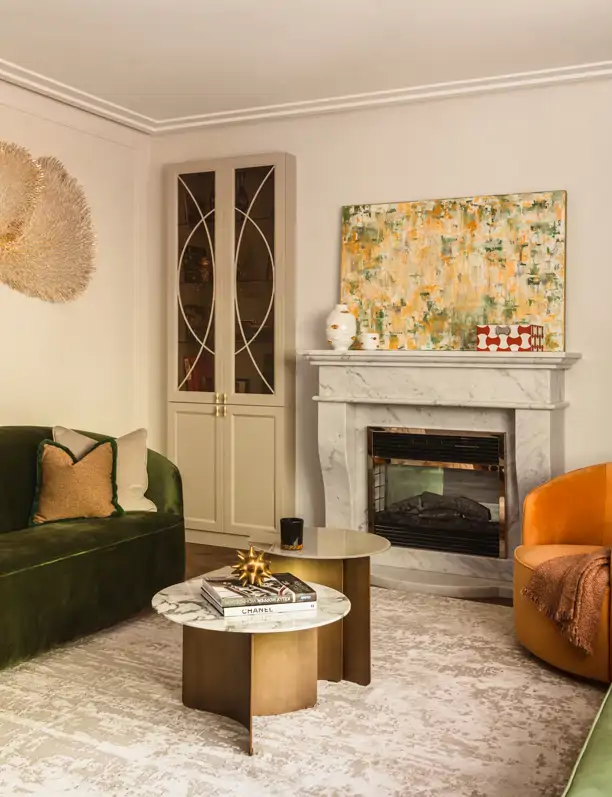 Los propietarios de 60 años de este apartamento están encantados con su elegante, lujosa y colorista reforma
