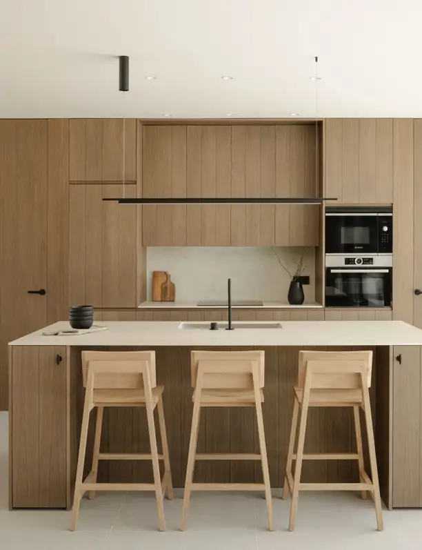 Los azulejos ya no son los protagonistas de las cocinas: se llevan estas alternativas personalizadas