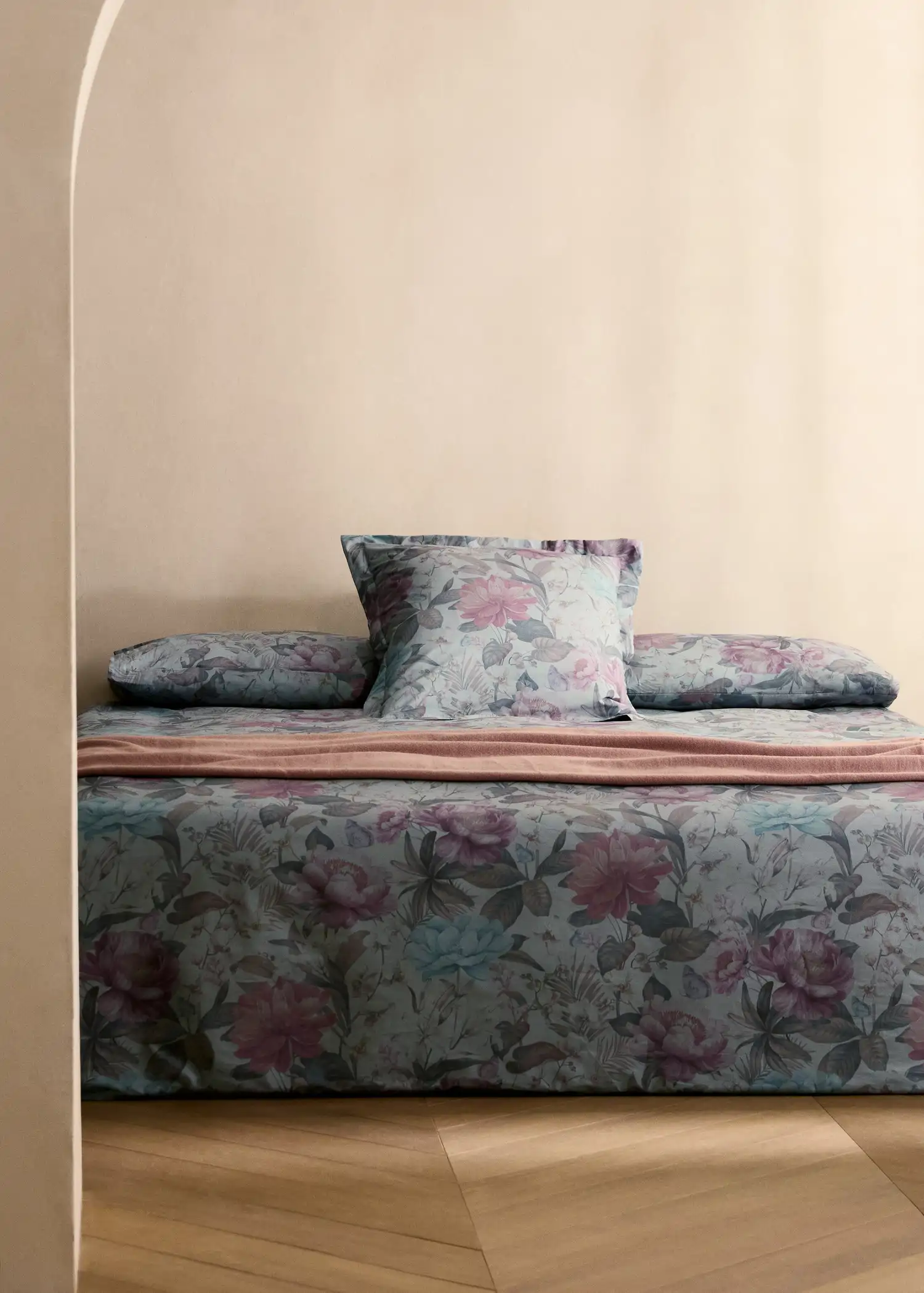Funda nórdica floral de Mango Home