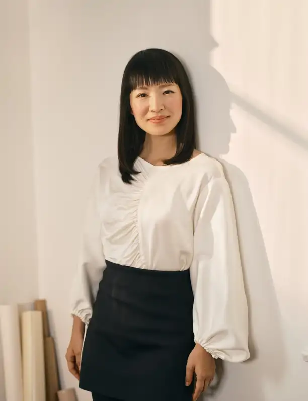Marie Kondo, experta en orden: "Debes hacerte estas 3 preguntas para lograr una cocina ideal"
