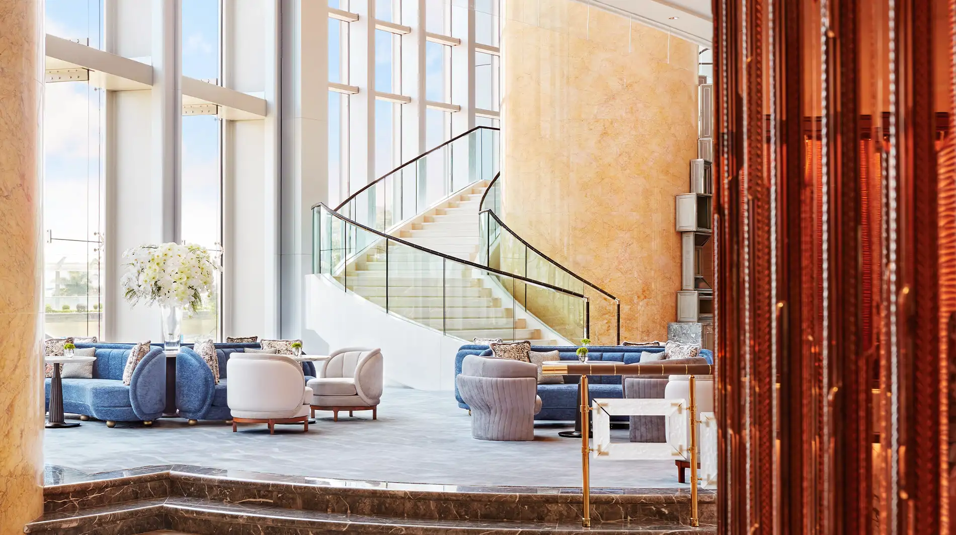 Una joya arquitectónica es el hotel Four Seasons Hong Kong.