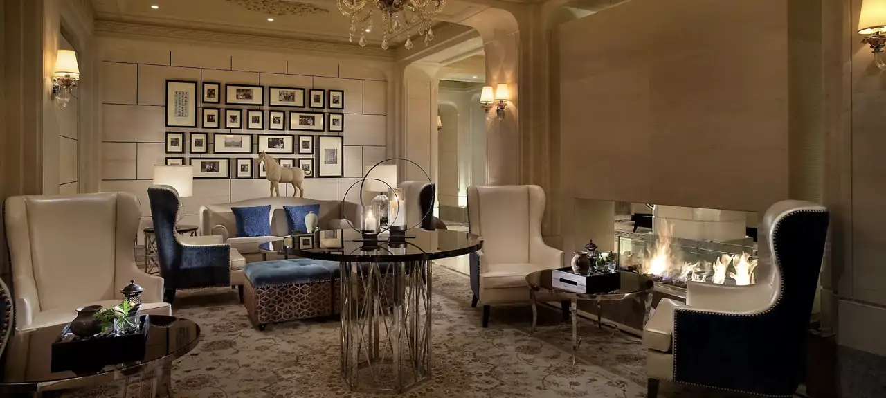 Lobby Lounge 1953, donde disfrutar de cócteles desenfadados y un ambiente relajante.