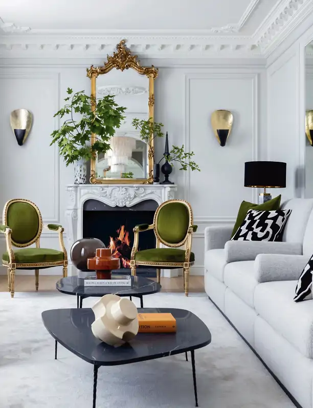 Elegir muebles pequeños es un ERROR común al decorar el salón si quieres disfrutar de ambientes más amplios y elegantes